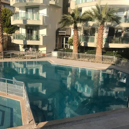 Fully Furnished 2beds With The Pool. Apartment *